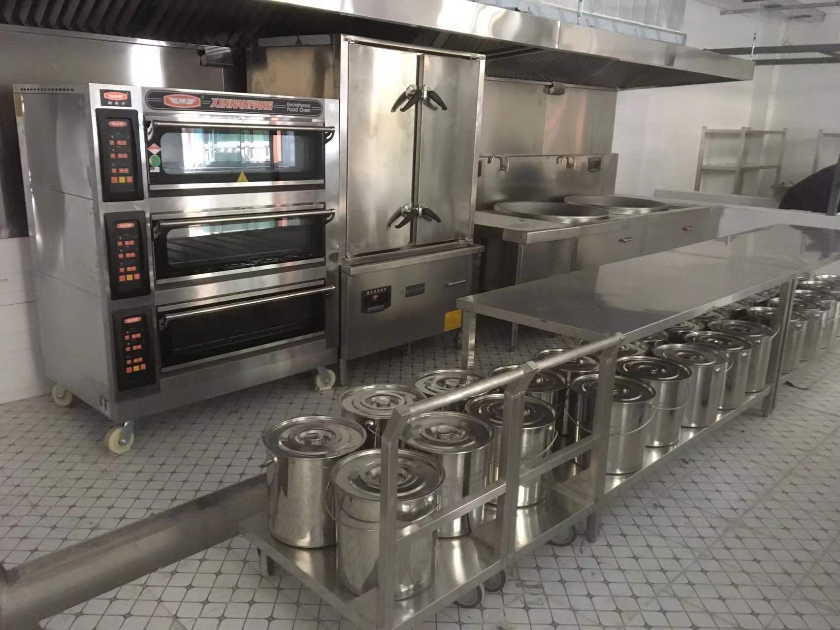 300人职工食堂厨房设备工程的大功率电磁炉的辐射大吗？